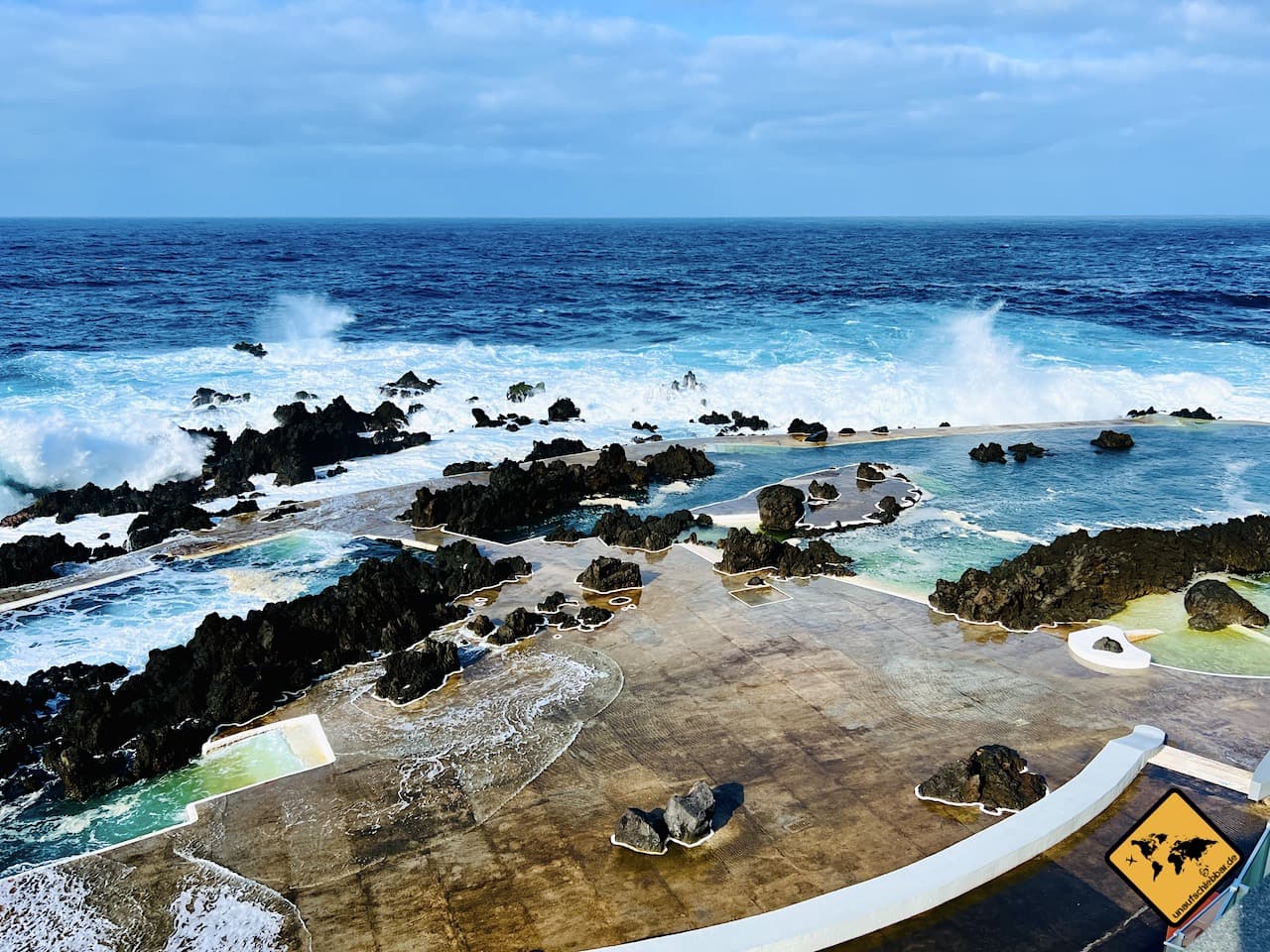 Madeira Naturschwimmbecken Porto Moniz Wellen