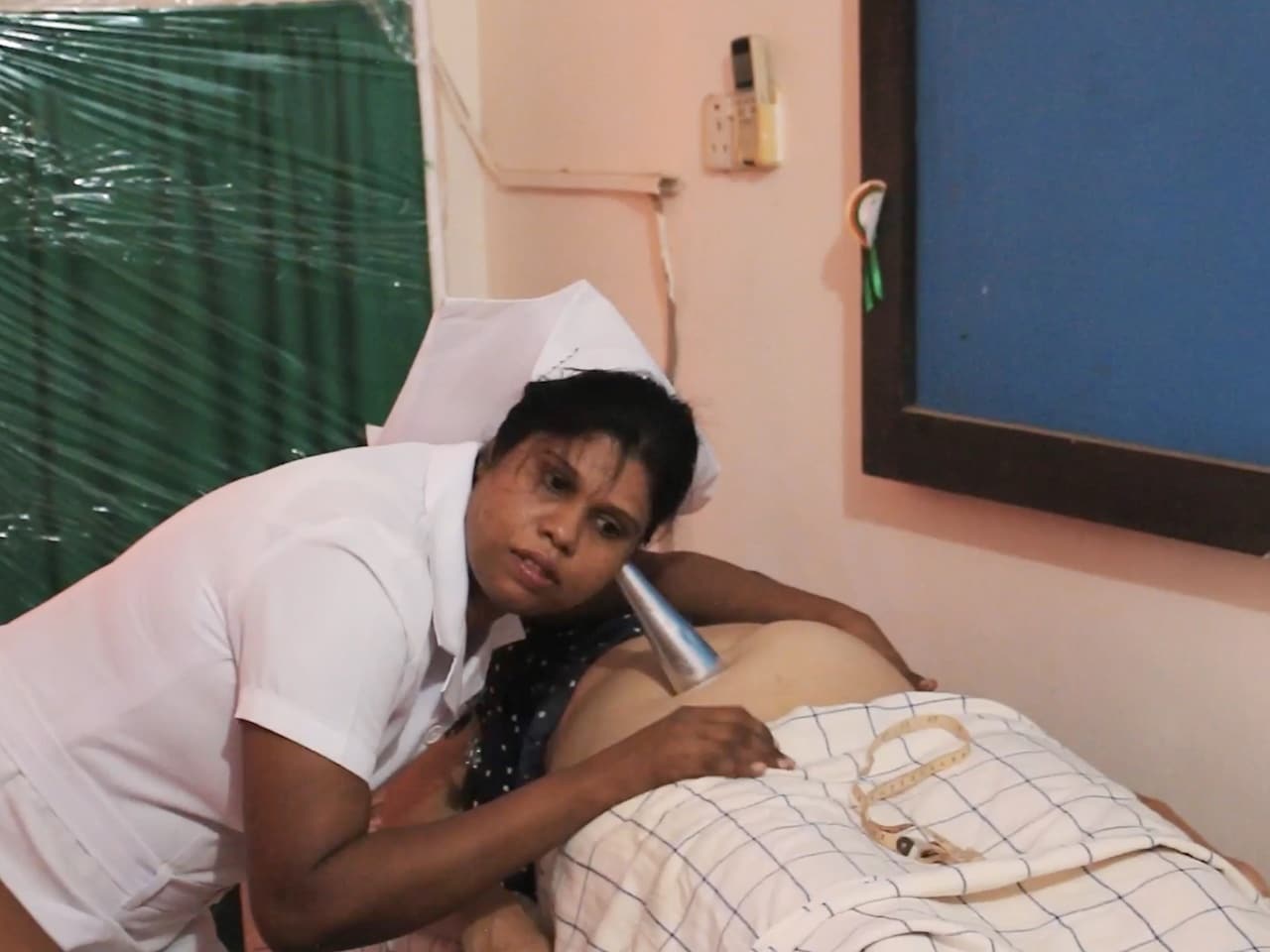 Auf dem Weg Film Schwangerschaft Sri Lanka Untersuchung