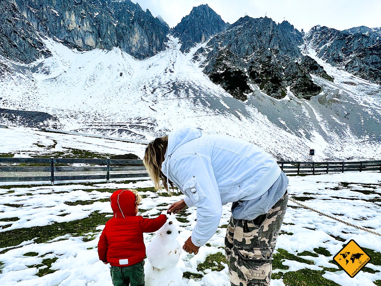 Innsbruck mit Kindern Schneemann bauen Seegrube