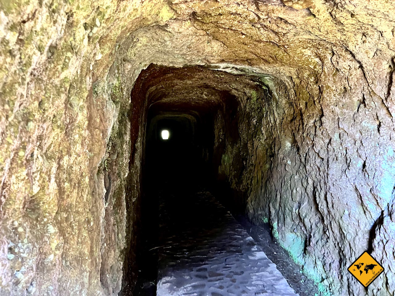Pico do Areeiro Wanderung Tunnel