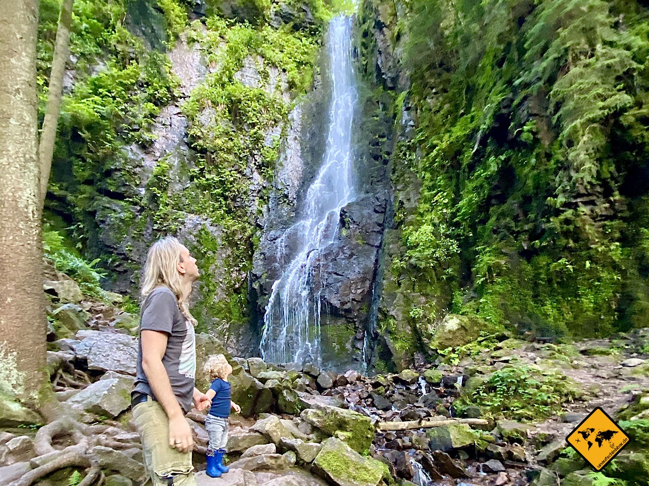 Unternehmungen mit Kindern wandern Wasserfall