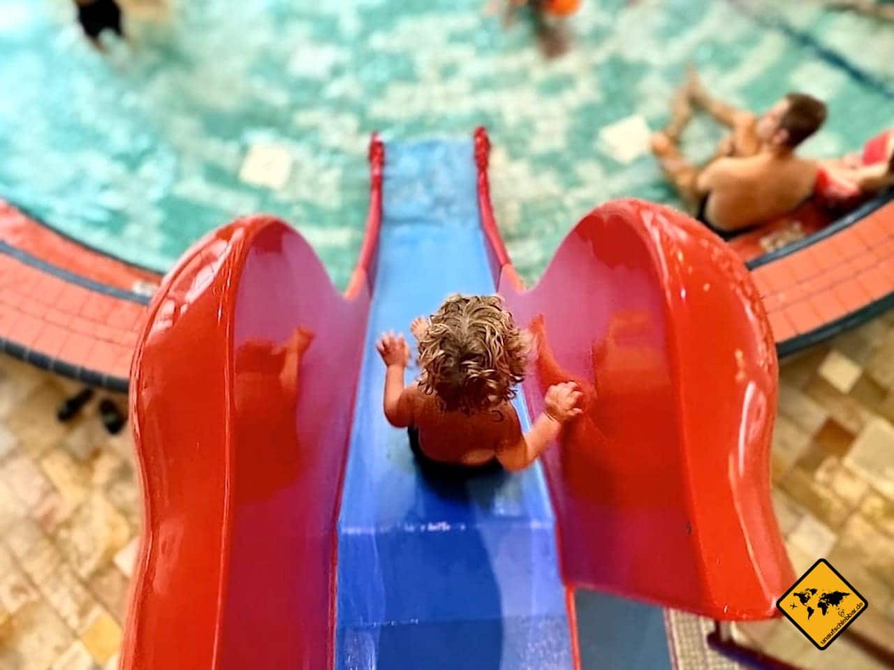 Was mit Kindern unternehmen Wasserrutsche Schwimmbad