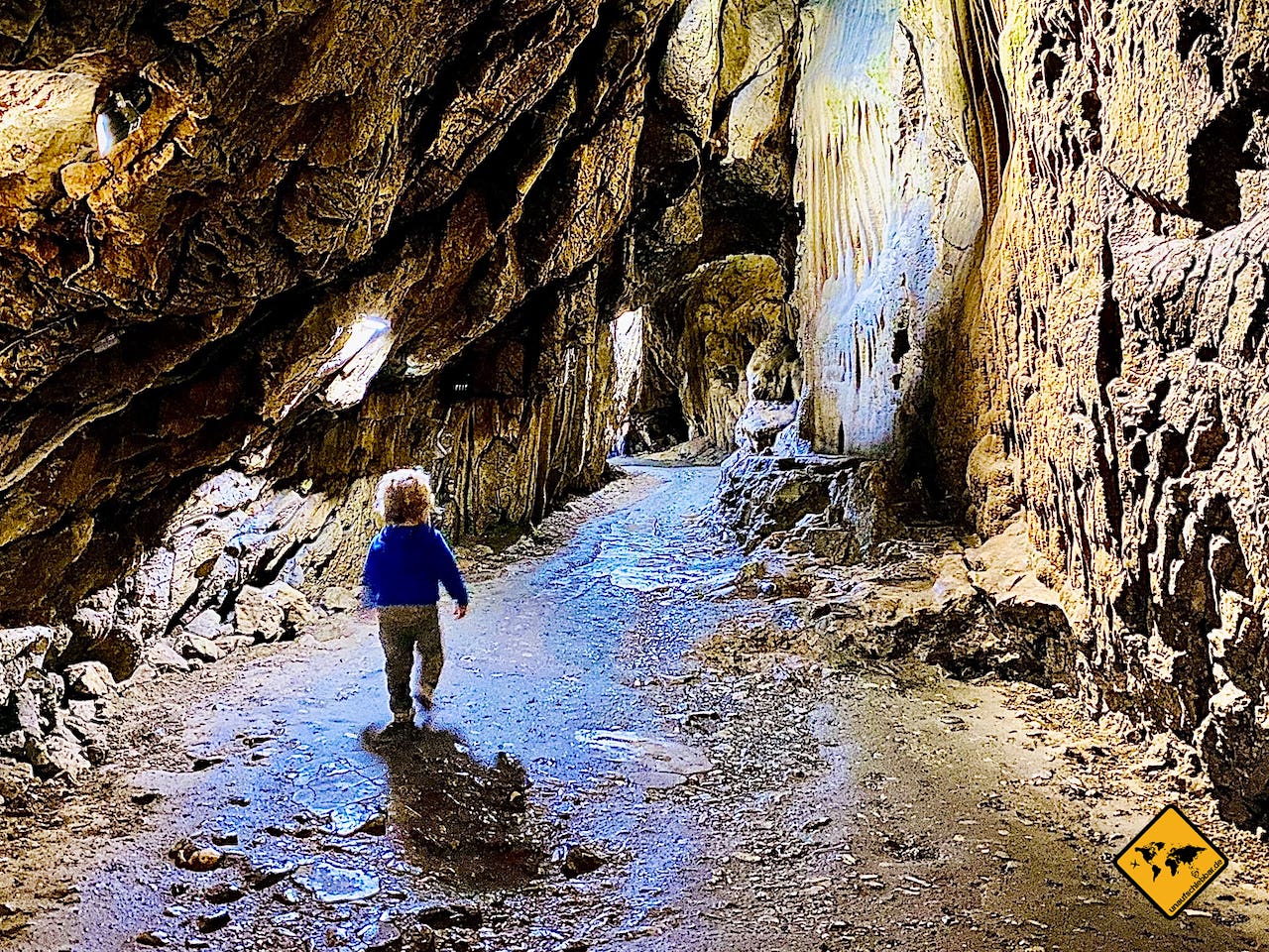 Aktivitäten mit Kindern bei Regen Höhle besuchen