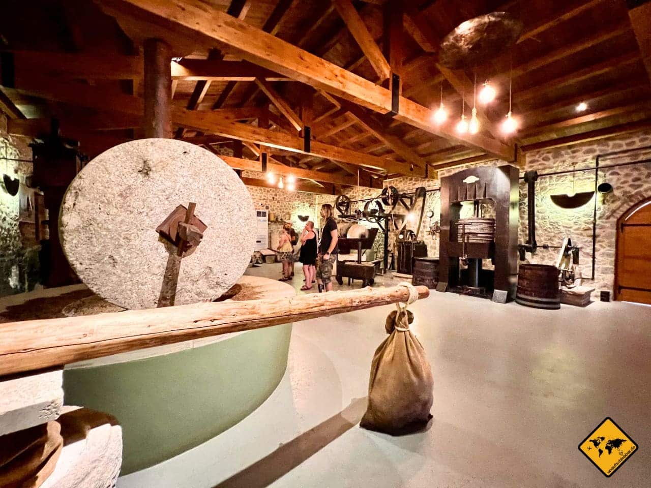 Olivenöl-Produktion Korfu Museum Mavroudis Olive Oil
