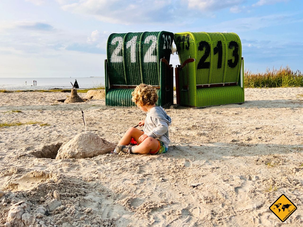 Nordsee-Urlaub mit Kindern Strand Strandkörbe Ostfriesland