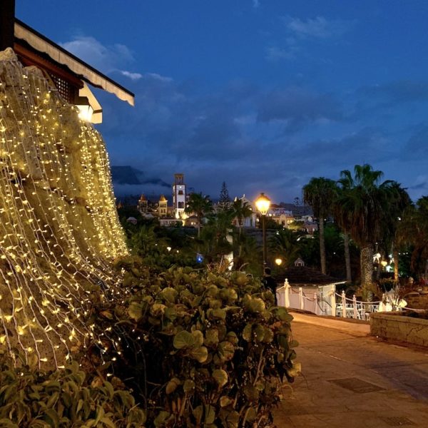 Abendbeleuchtung Costa Adeje Teneriffa