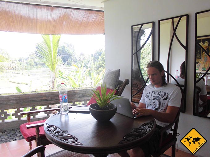 Airbnb Erfahrungen Amrit Bed and Breakfast Sandat Room Ubud Bali Balkon