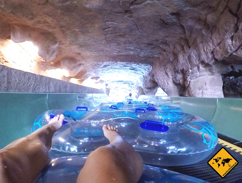 Auffahrt zur Flussrutsche im Dubai Wasserpark