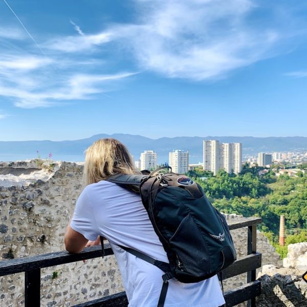 Ausblick Burgmauer Hochhäuser Rijeka Kroatien