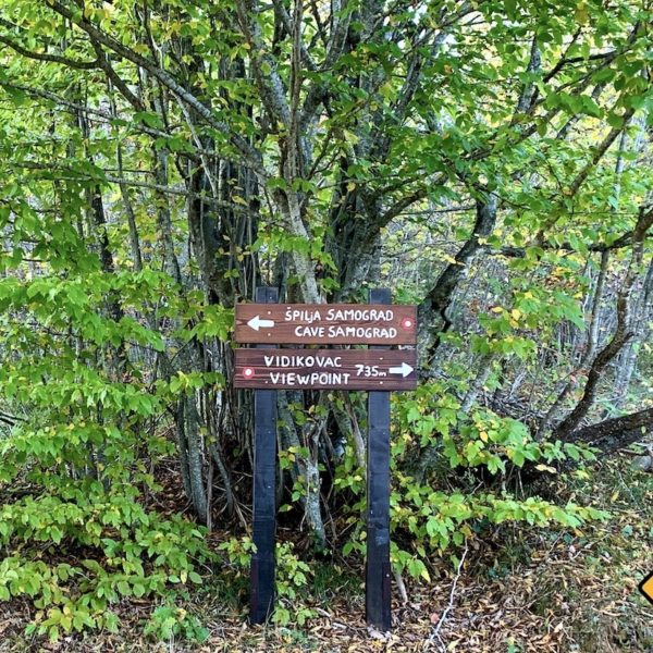 Aussichtspunkt Beschilderung Pećinski Park Grabovača