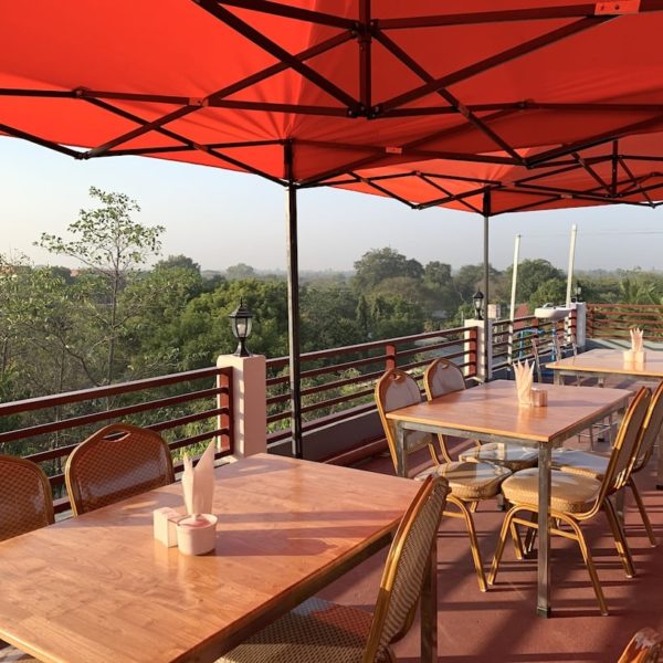Bagan Sunrise Hotel Dachterrasse Frühstück