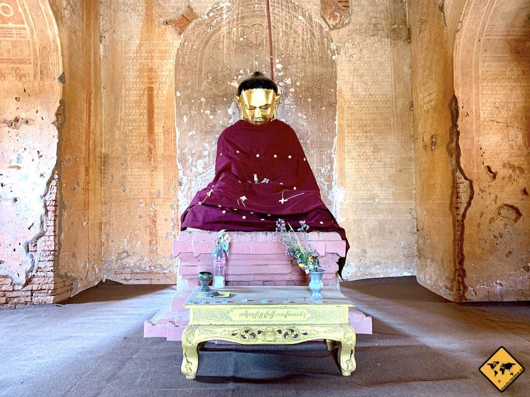 Bagan Tempel in Myanmar Buddha Figur