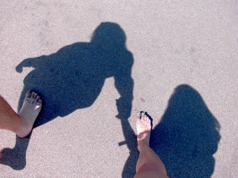 Bali Flitterwochen Strandspaziergang