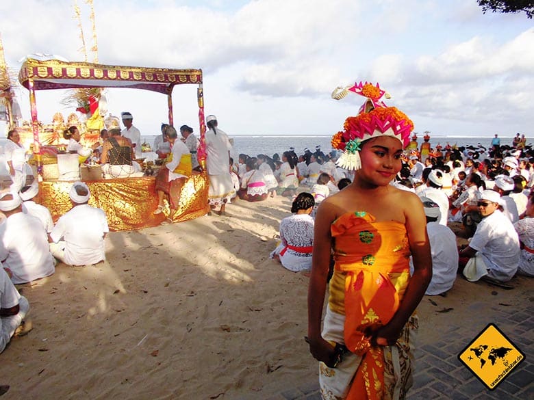 Bali Sehenswürdigkeiten top 10 Sanur balinesisches Fest Einheimische