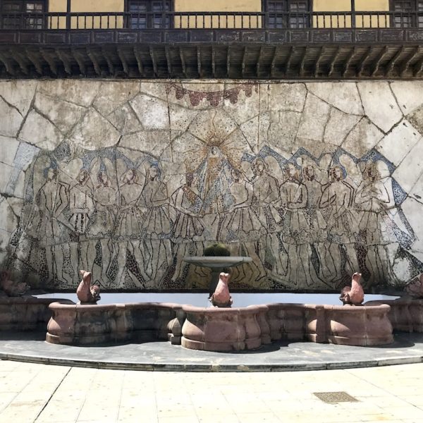 Vor dem Eingang zur Basilika von Candelaria findest du auch einen Springbrunnen