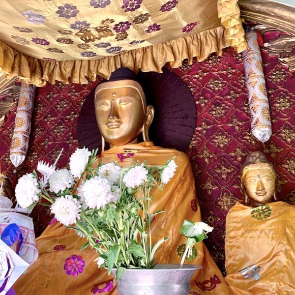 Buddha Figuren Sule Pagode Yangon Myanmar