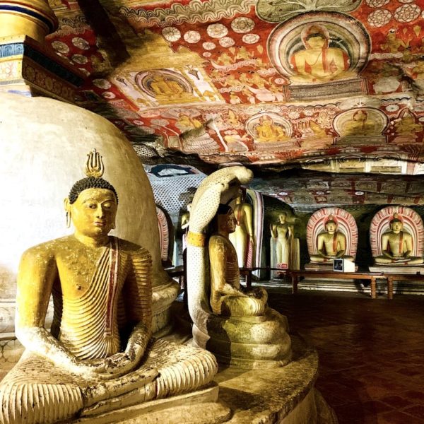 Buddha Staturen Höhlentempel Sri Lanka