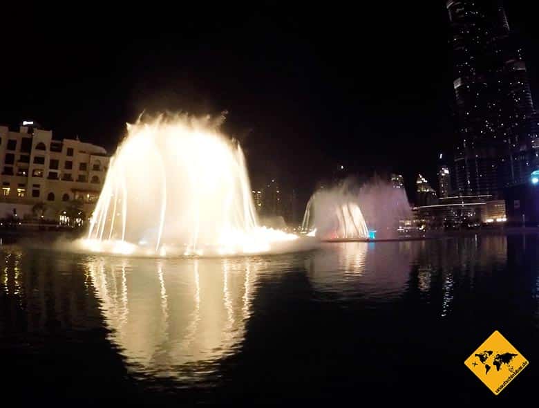 Burj Khalifa Wasserspiele bei Nacht