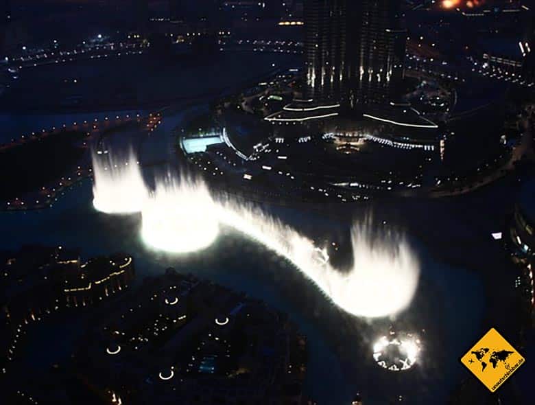 Burj Khalifa Wasserspiele vom Tower aus bei Nacht