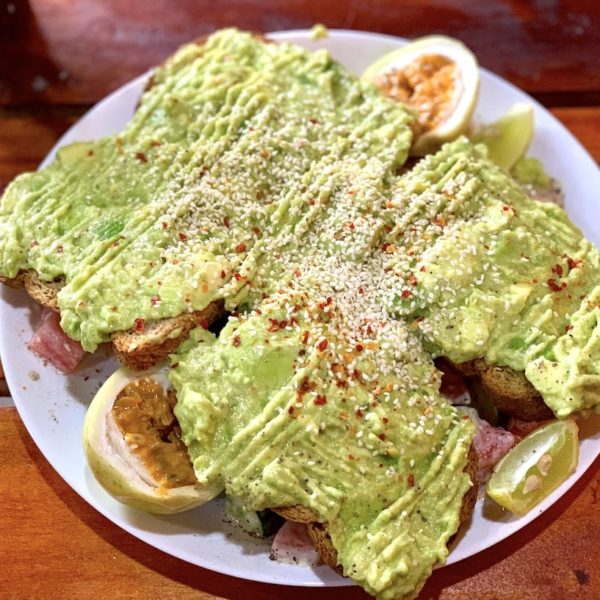 Café Banana Chill Kandy Avocado Toast