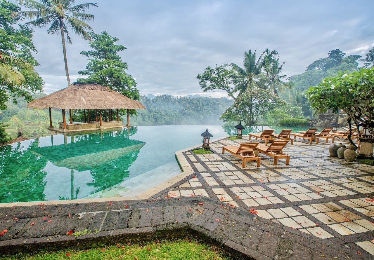 Corona Bali Quarantäne Hotel Pool