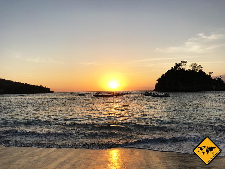 Crystal Bay Beach Nusa Penida sunset