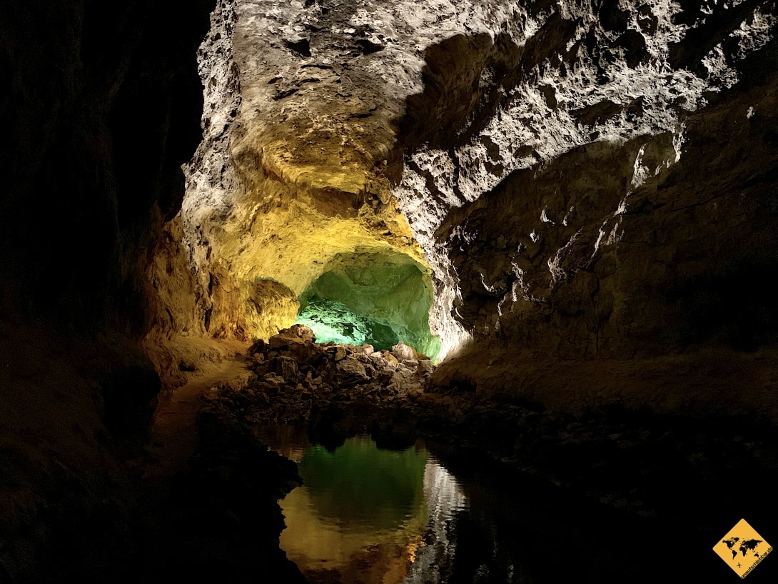 Cueva de los Verdes Lanzarote Wasserspiegelung Licht