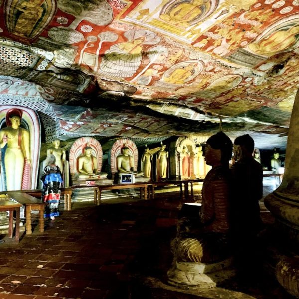 Dambulla Höhlentempel Innenbereich Buddha Figuren