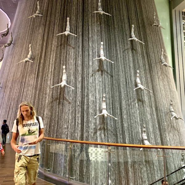 Dubai Mall Wasserfall Größenvergleich