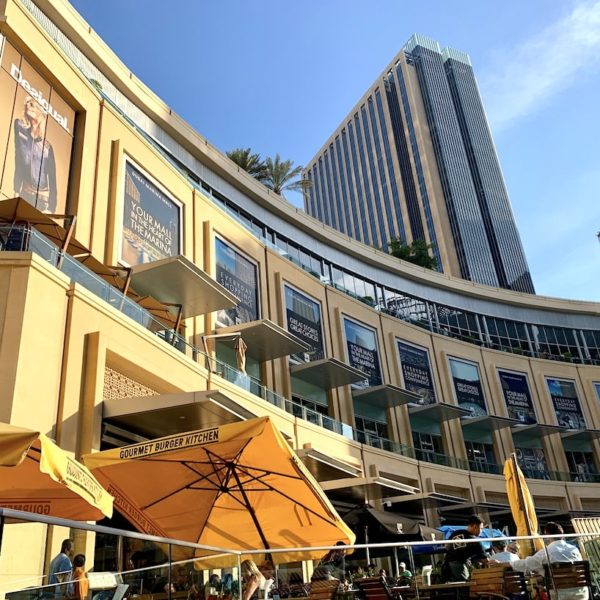 Dubai Marina Mall von außen