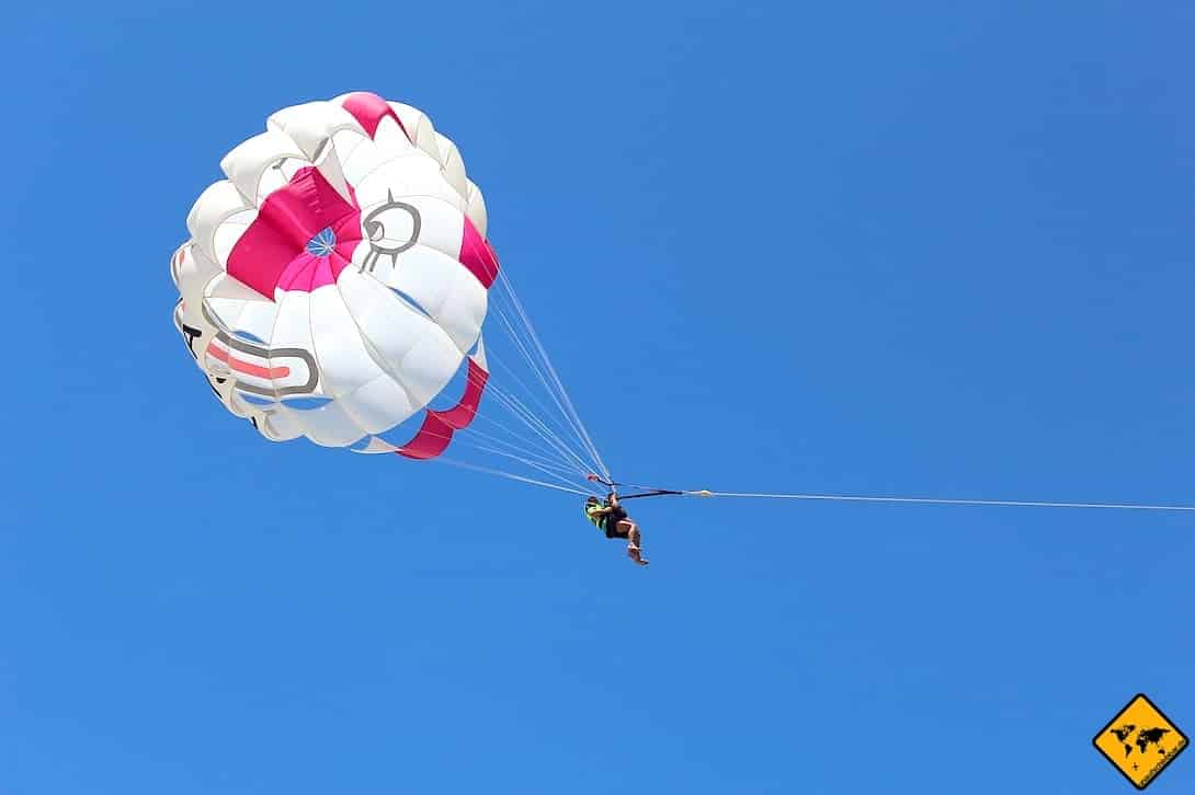 Dubai Strand Parasailing