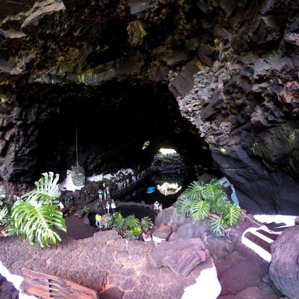 Eingang Höhle Jameos del Agua Lanzarote