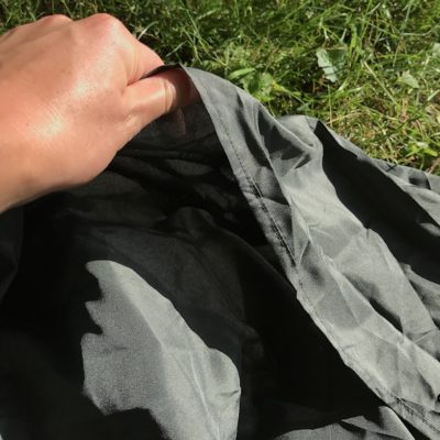 Das Material des Fit Flip Mikrofaser Schlafsacks ist dünn, daher ist er als Sommerschlafsack gut geeignet
