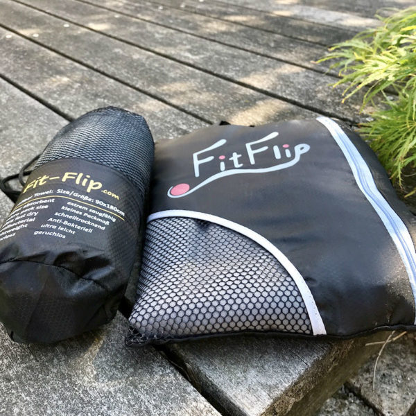 Die Beutel der Fit Flip Reisehandtücher werden in verschiedenen Größen und Varianten angeboten. So kannst du selbst entscheiden, welches Maß für dein Gepäck am besten geeignet ist.