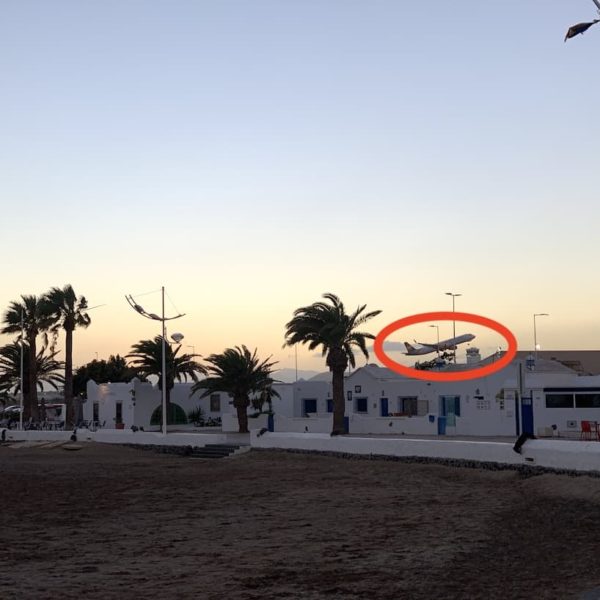 Flughafen Arrecife Flugzeug niedrig