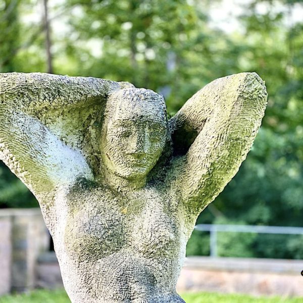 Frau Skulptur Siebeneichen Schloss