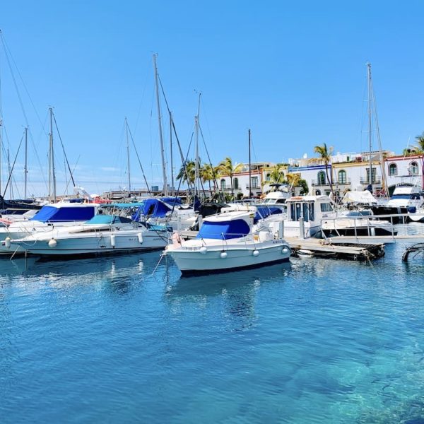Hafen Mogán klares Meerwasser