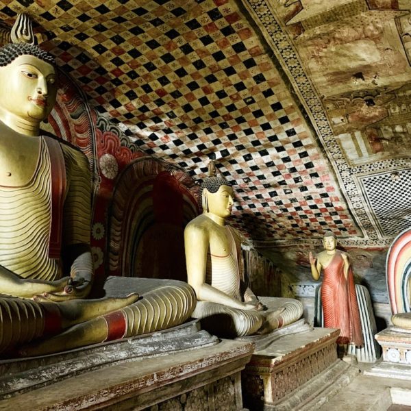 Höhle Tempel Dambulla Buddha Figuren