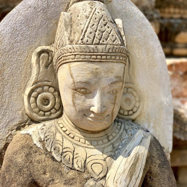 Iza Gawna Pagode Bagan Statur