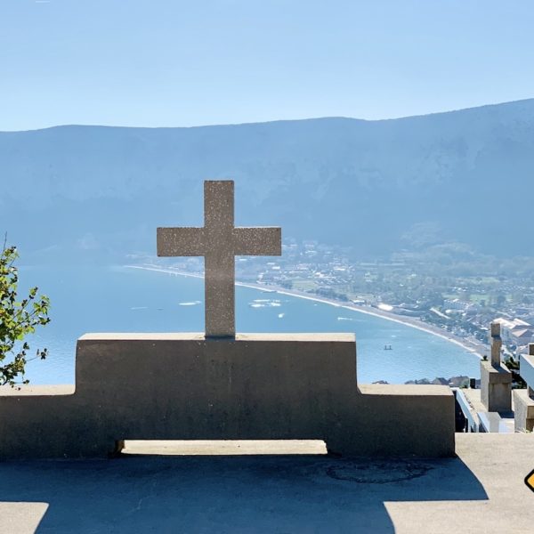 Kastel Baška Friedhof Grabstein Kreuz