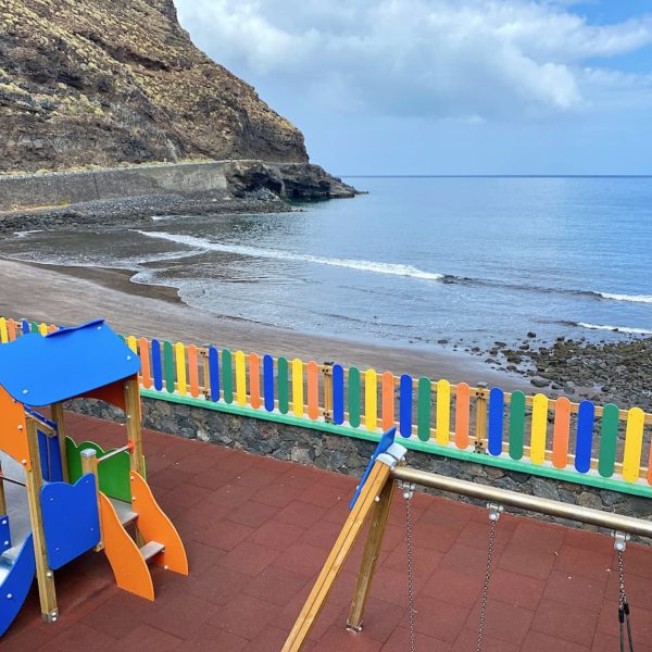 Kinderspielplatz am Meer Playa de Timijiraque