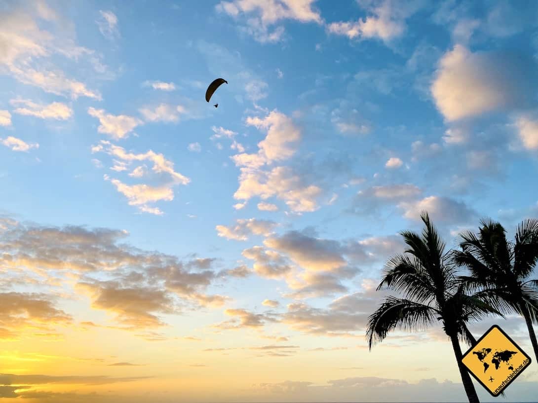 La Palma Sehenswürdigkeiten Puerto Naos Paraglider