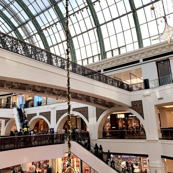 Die Mall of the Emirates verteilt sich auf insgesamt 3 Etagen