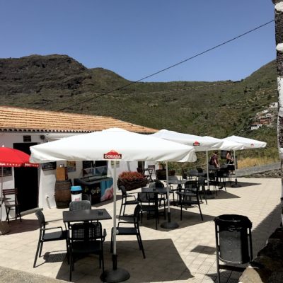 Alle Restaurants in der Masca Schlucht Teneriffa bieten hübsche Terrassen zum Verweilen und Genießen