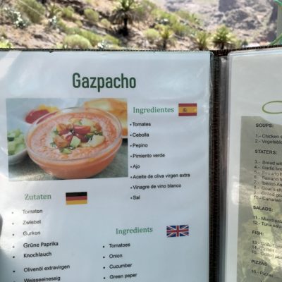 Die Speisekarten in den Restaurants der Masca Schlucht beschreiben das kulinarische Angebot alle auch auf Deutsch