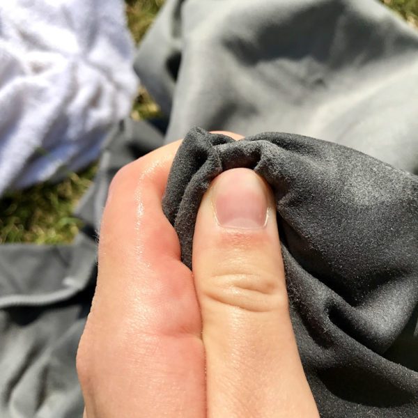Dann haben wir das nasse Mikrofaser Handtuch von Fit Flip ausgedrückt