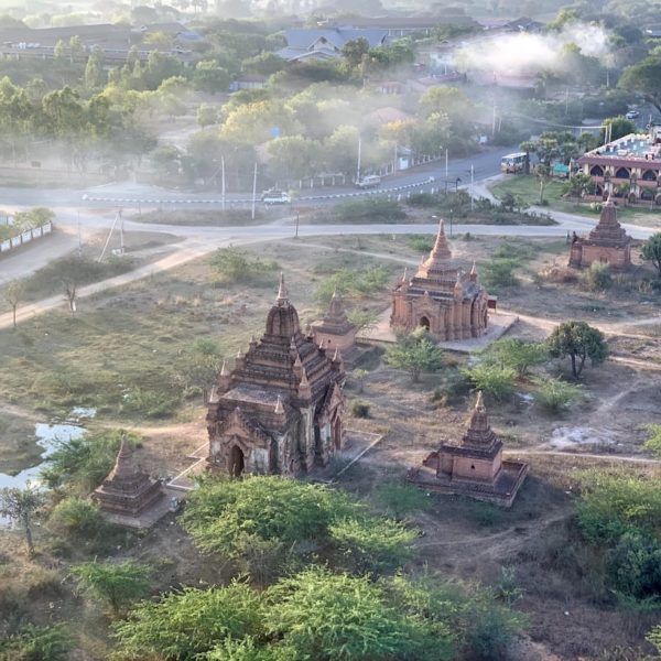 Myanmar Bagan Pagoden Luftaufnahme Ballon Nebel