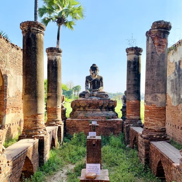 Myanmar Inwa Yadana Hsemee Pagode Buddha Figur