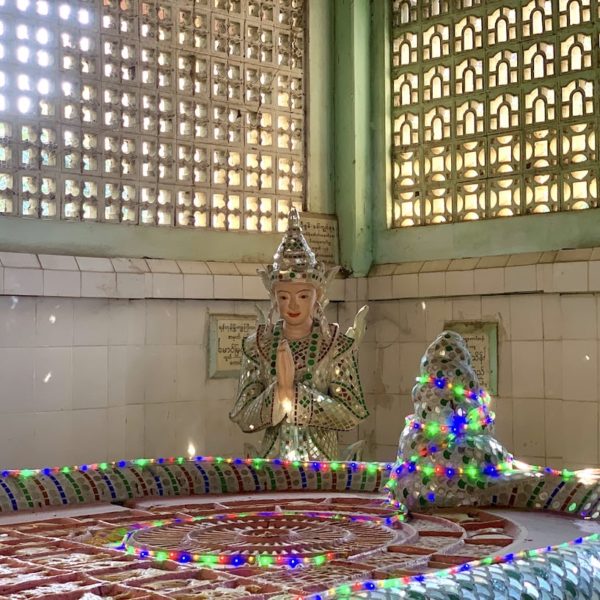 Ngar Htat Gyi Pagode Yangon Außenbereich