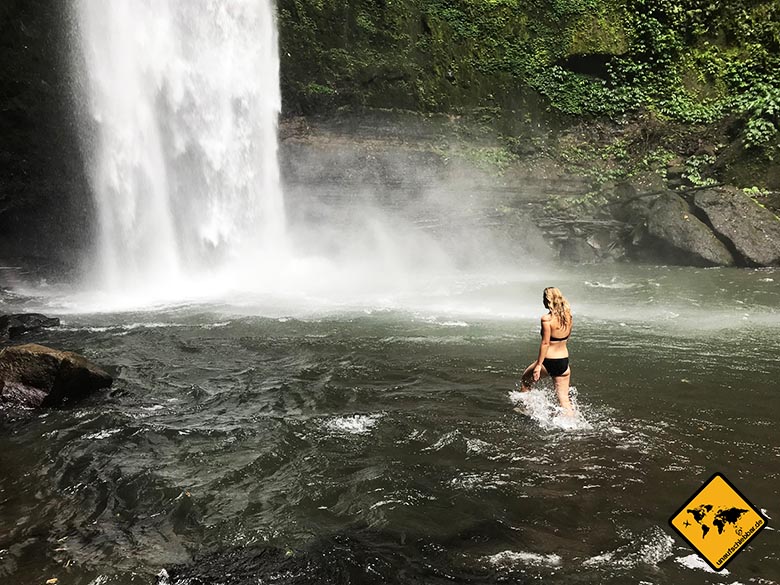 Nungnung Waterfall flaches Wasser